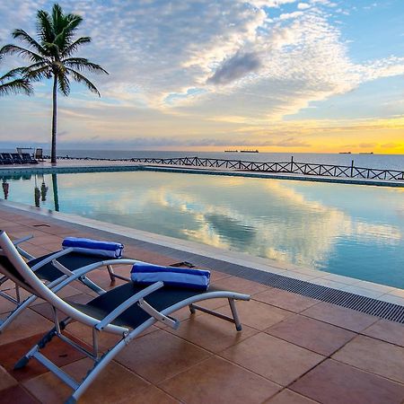 Golden Tulip Dar Es Salaam Hotel Exterior photo