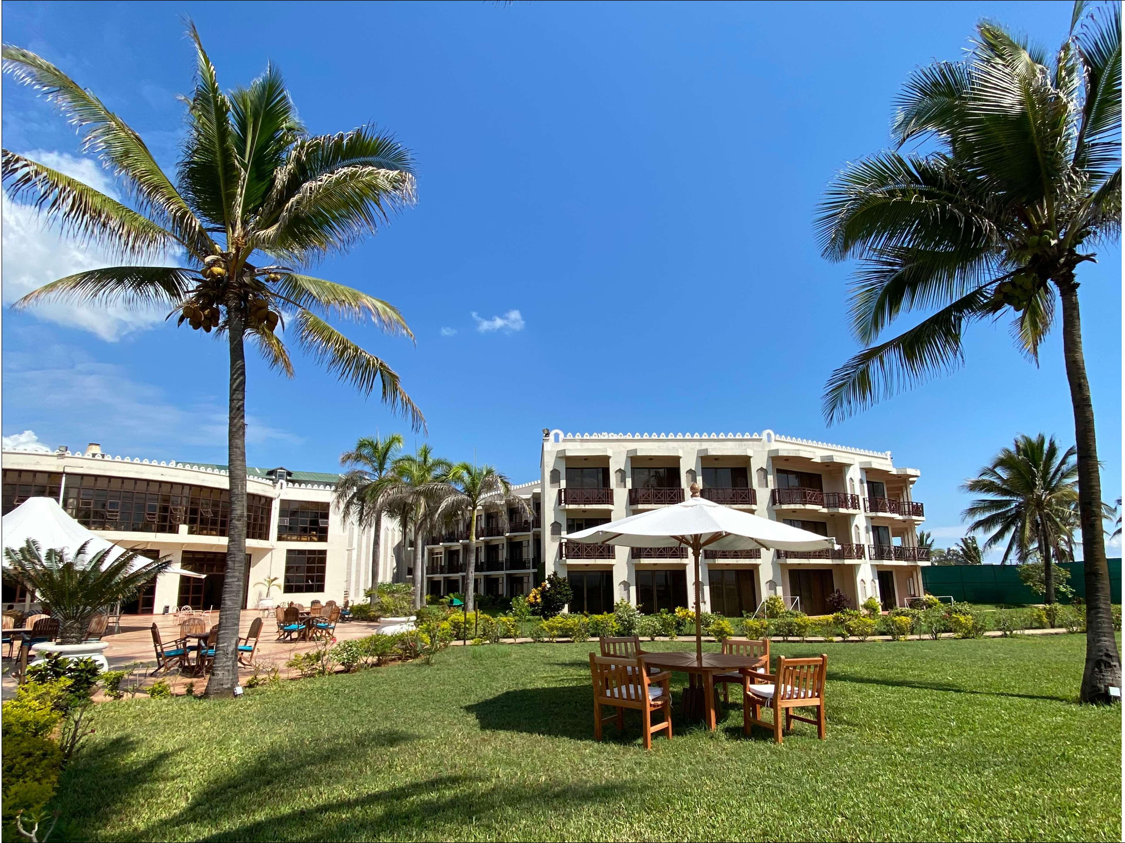 Golden Tulip Dar Es Salaam Hotel Exterior photo