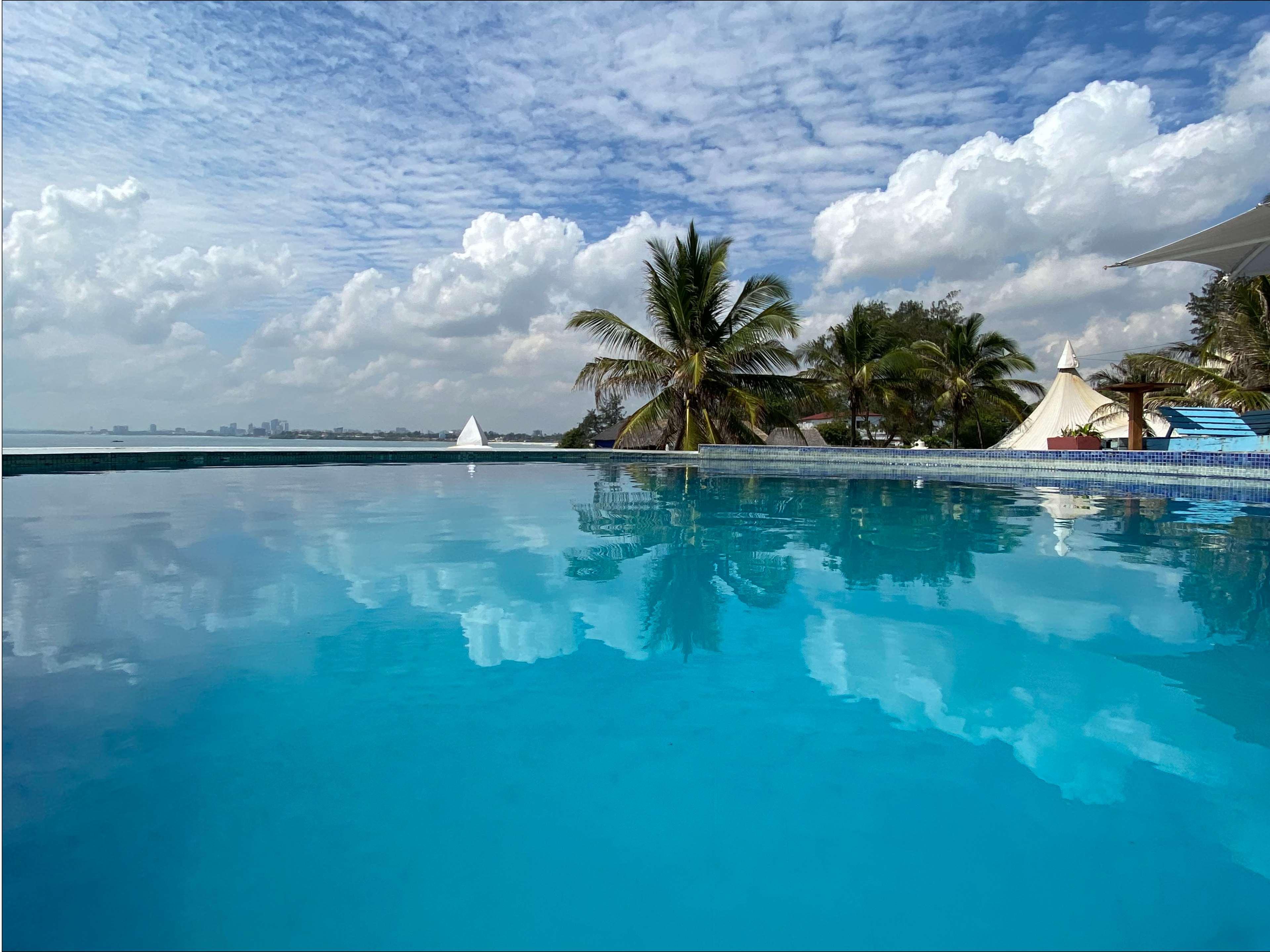 Golden Tulip Dar Es Salaam Hotel Exterior photo