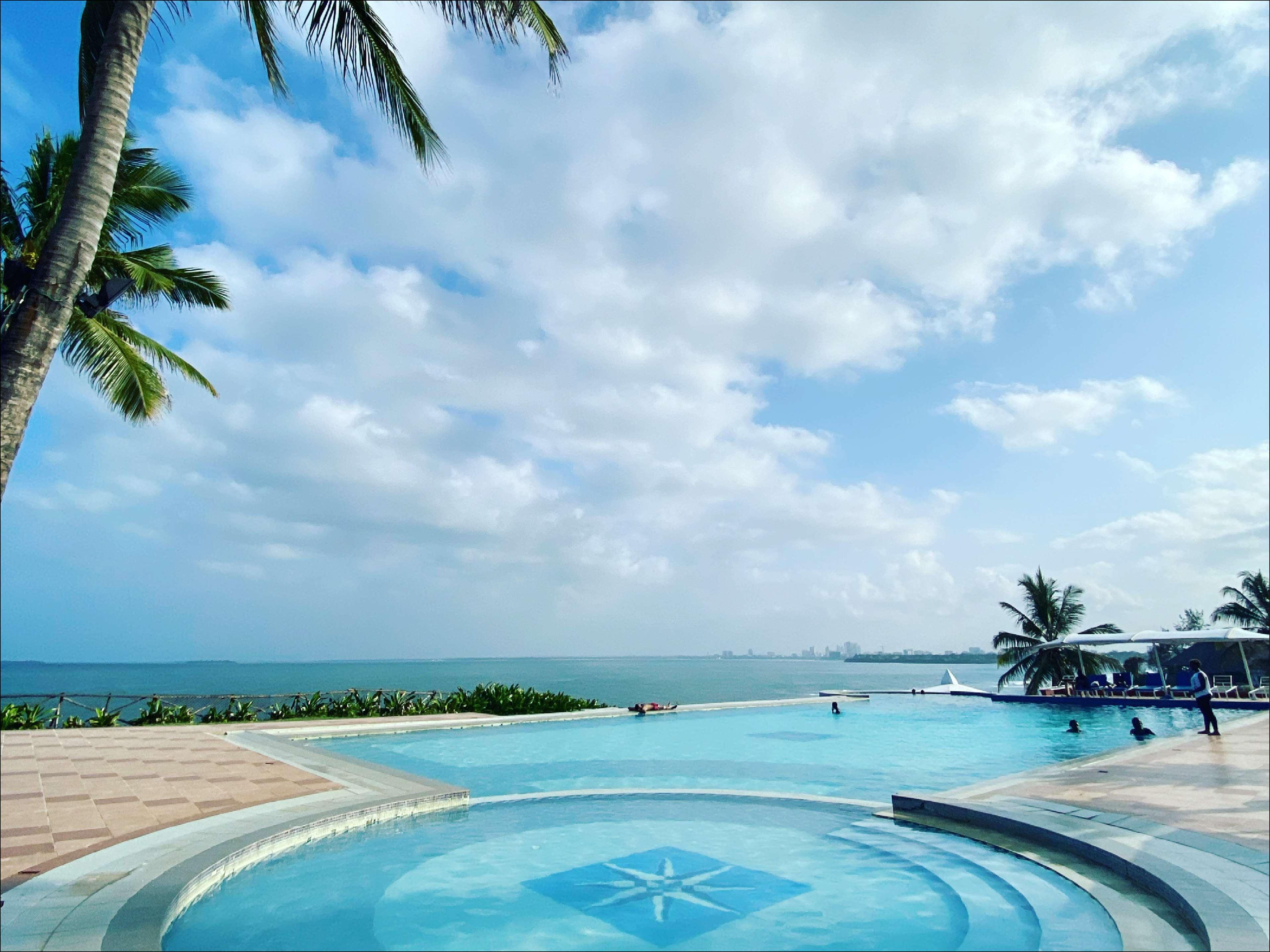 Golden Tulip Dar Es Salaam Hotel Exterior photo