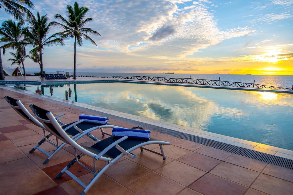 Golden Tulip Dar Es Salaam Hotel Exterior photo